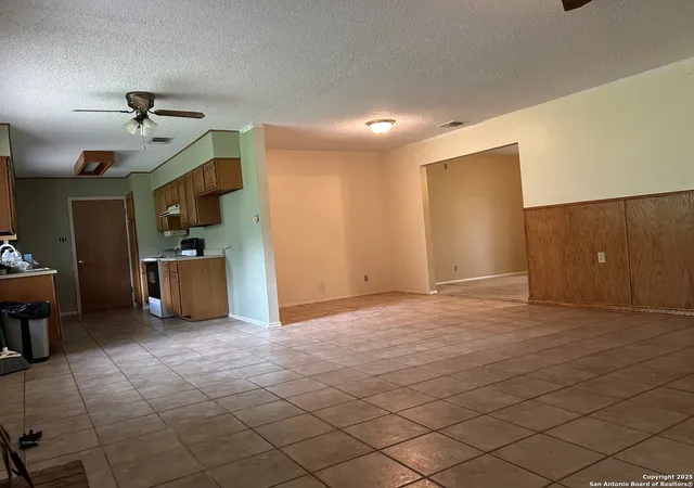 Photo 4 of Single family home for sale at 1283 N Cibolo Trail, Universal City, TX 78148 | MLS# 1889430 | Listing updated on 2025-09-24