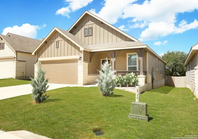 Photo 2 of Sale Pending at 27315 Hapgood Pl, San Antonio, TX 78260 | MLS# 1889442 | Listing updated on 2025-09-26