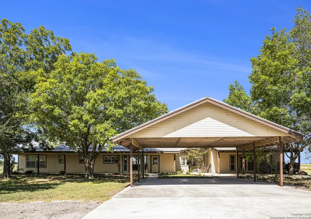 2nd image of 2205 Field Rd, Seguin, TX 78155 | MLS# 1889446