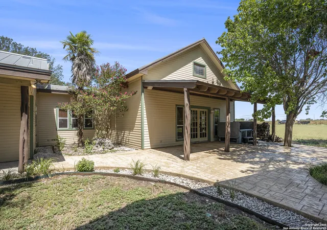 4th image of 2205 Field Rd, Seguin, TX 78155 | MLS# 1889446