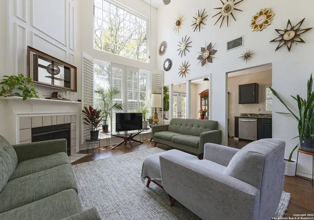 2nd image of 922 Hedgestone Dr, San Antonio, TX 78258 | MLS# 1889459