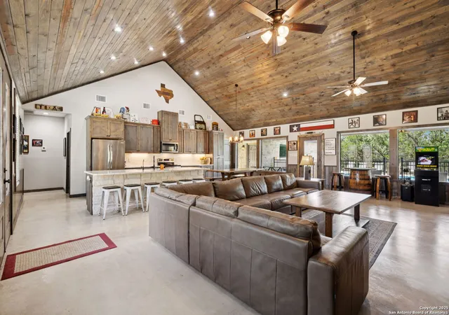 4th image of 1723 Mountain Valley Dr, Concan, TX 78838 | MLS# 1889462