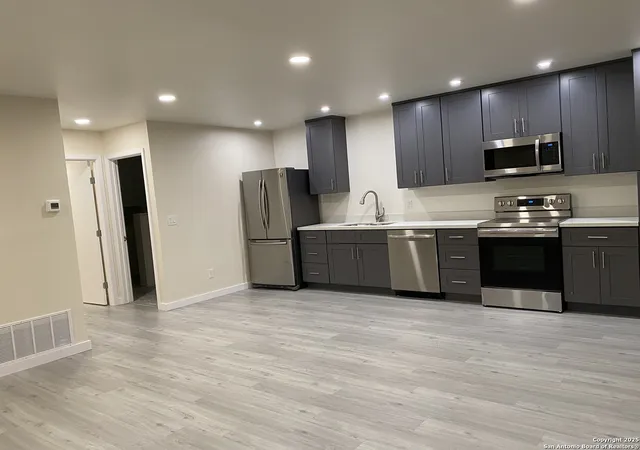 Photo 2 of Sale Pending at 215 W Mistletoe #C, San Antonio, TX 78212 | MLS# 1889552 | Listing updated on 2025-09-09