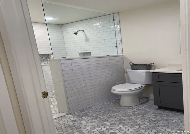 Photo 3 of Sale Pending at 215 W Mistletoe #C, San Antonio, TX 78212 | MLS# 1889552 | Listing updated on 2025-09-09