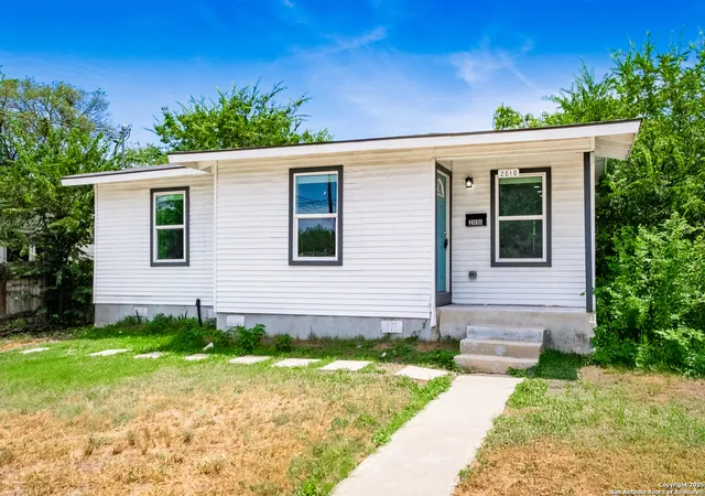 Photo 1 of Single family home for sale at 2010 Lamar St, San Antonio, TX 78202 | MLS# 1889682 | Listing updated on 2025-12-30