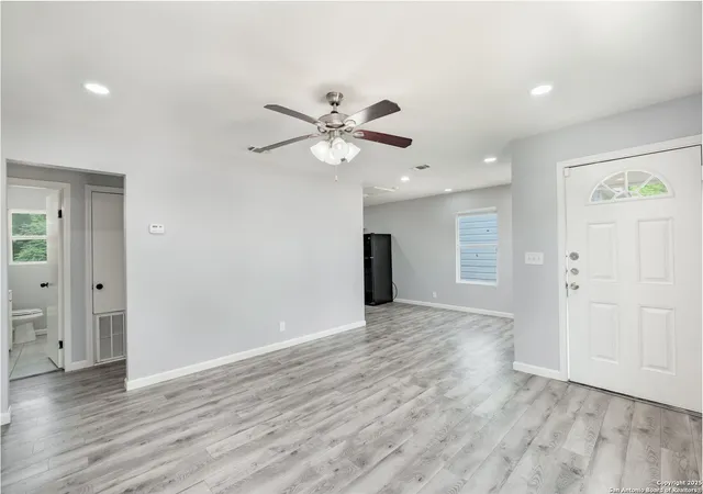 Photo 3 of Single family home for sale at 2010 Lamar St, San Antonio, TX 78202 | MLS# 1889682 | Listing updated on 2025-12-30