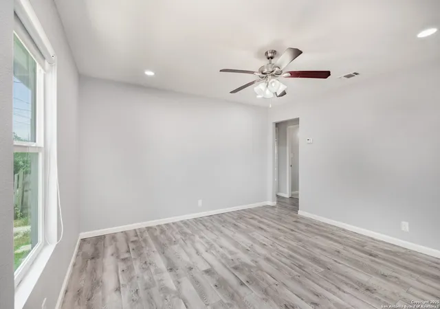 Photo 3 of Single family home for sale at 2010 Lamar St, San Antonio, TX 78202 | MLS# 1889682 | Listing updated on 2025-12-30