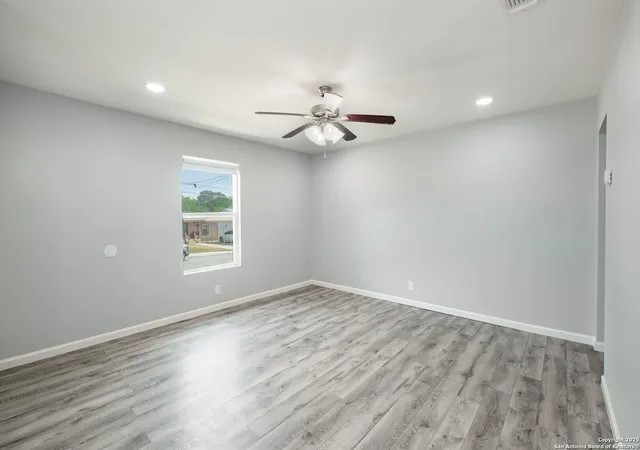 Photo 4 of Single family home for sale at 2010 Lamar St, San Antonio, TX 78202 | MLS# 1889682 | Listing updated on 2025-12-30