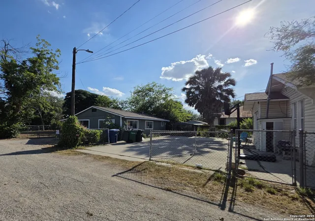 Photo 2 of Sale Pending at 116 Stonewall St, San Antonio, TX 78214 | MLS# 1889731 | Listing updated on 2025-09-12