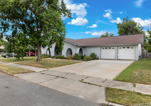 Photo 3 of Sale Pending at 7406 Westville, San Antonio, TX 78227 | MLS# 1889741 | Listing updated on 2025-09-22