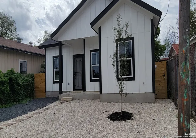 Photo 3 of Sale Pending at 2014 Montezuma, San Antonio, TX 78207 | MLS# 1889751 | Listing updated on 2026-02-25