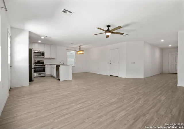 Photo 4 of Single family home for sale at 7347 Rosada, San Antonio, TX 78218 | MLS# 1889807 | Listing updated on 2025-08-15
