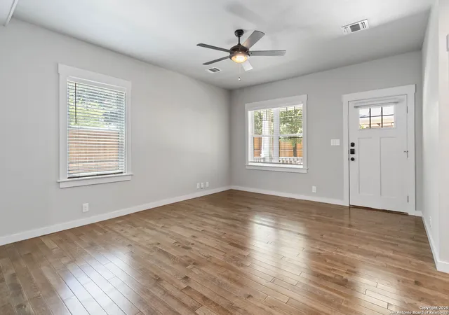 Photo 3 of House for sale at 935 W Craig, San Antonio, TX 78201 | MLS# 1889841 | Listing updated on 2025-12-29