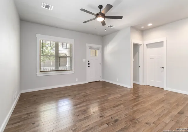 Photo 4 of House for sale at 935 W Craig, San Antonio, TX 78201 | MLS# 1889841 | Listing updated on 2025-12-29