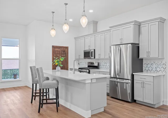 Photo 3 of Single family home for sale at 2005 Valencia Dr, Kerrville, TX 78028 | MLS# 1889880 | Listing updated on 2026-01-20