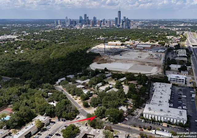 Listing Photo 2 - Condo for sale in building located at 1400 Saint Edwards, Austin, TX 78704 - Unit #
