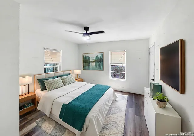 Photo 3 of Sale Pending at 2619 E Houston St, San Antonio, TX 78202 | MLS# 1889936 | Listing updated on 2025-10-28