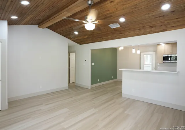 Photo 3 of Single family home for sale at 518 Pecan St, Bandera, TX 78003 | MLS# 1889953 | Listing updated on 2026-03-19