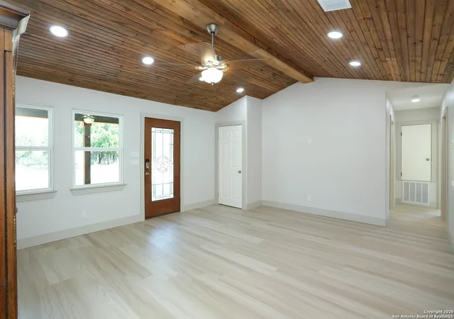 Photo 3 of Single family home for sale at 518 Pecan St, Bandera, TX 78003 | MLS# 1889953 | Listing updated on 2026-03-19