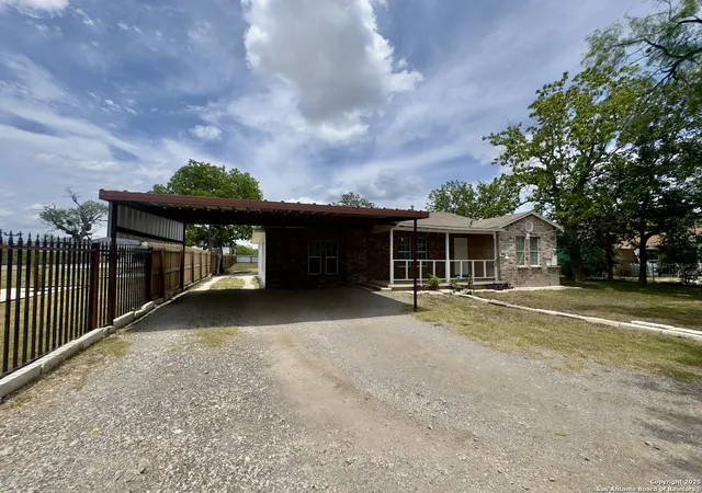 Photo 3 of Single family home for sale at 871 Gillette, San Antonio, TX 78224 | MLS# 1889962 | Listing updated on 2025-12-16