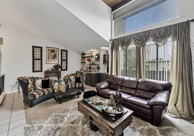 2nd image of 3103 Eisenhauer Rd, San Antonio, TX 78209