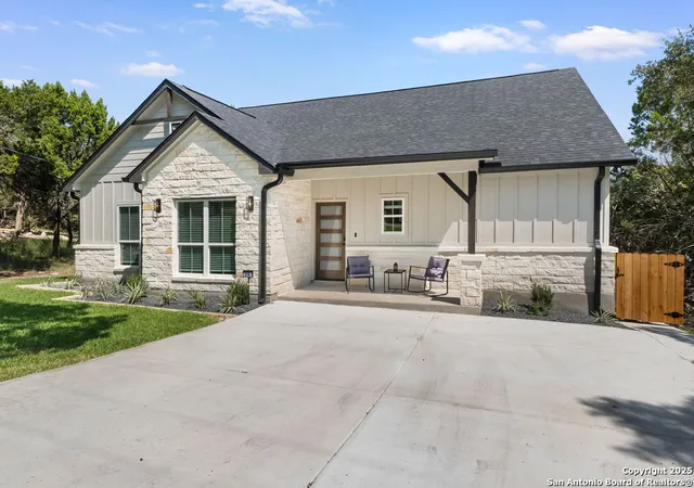 Photo 2 of Sale Pending at 218 S Scenic Loop, Canyon Lake, TX 78133 | MLS# 1890067 | Listing updated on 2025-09-23