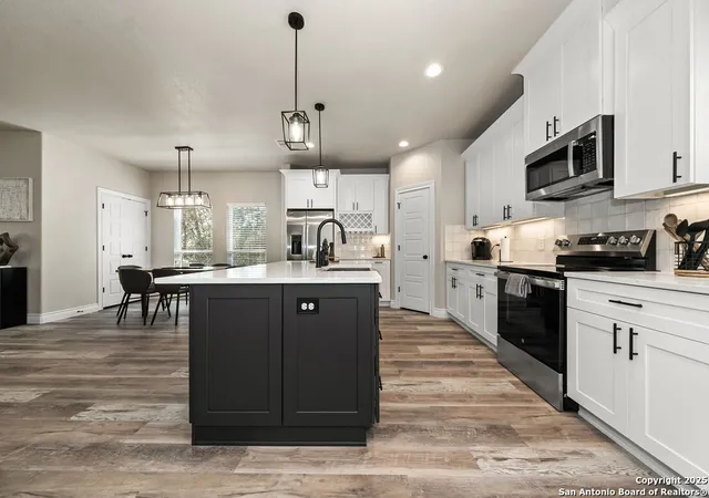 Photo 4 of Sale Pending at 218 S Scenic Loop, Canyon Lake, TX 78133 | MLS# 1890067 | Listing updated on 2025-09-23