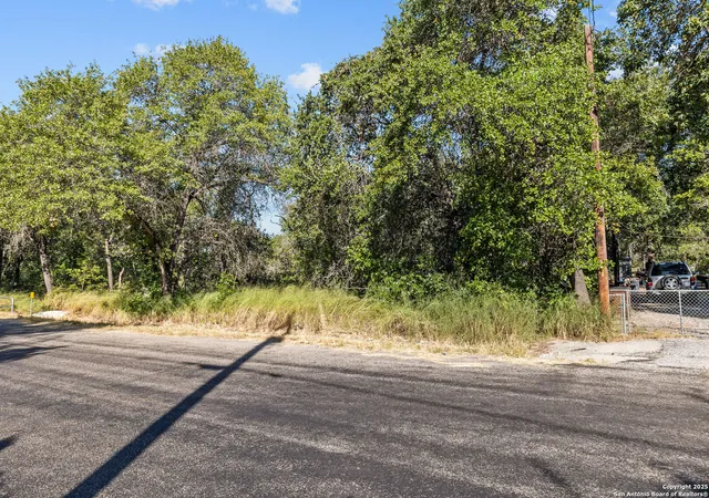 Photo 4 of Sale Pending at 23031 Pocahontas, San Antonio, TX 78264 | MLS# 1890086 | Listing updated on 2025-11-25