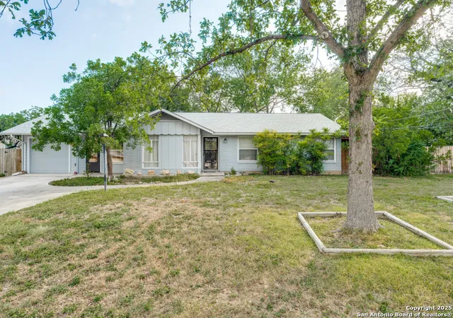 Photo 2 of Sale Pending at 106 Roundup, Castle Hills, TX 78213 | MLS# 1890166 | Listing updated on 2025-11-06