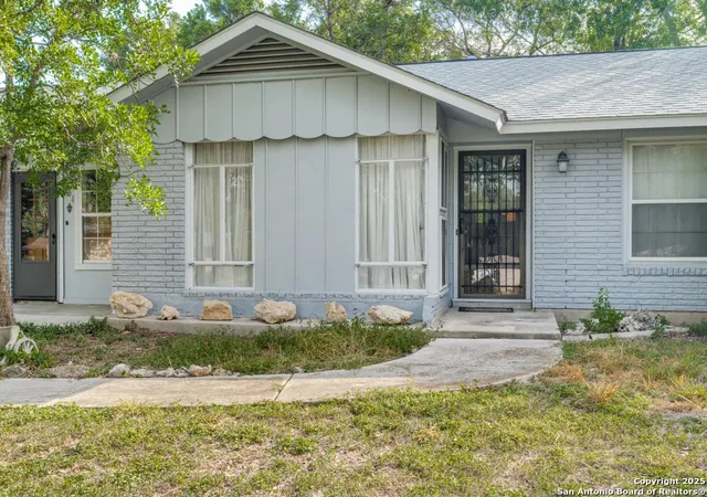 Photo 3 of Sale Pending at 106 Roundup, Castle Hills, TX 78213 | MLS# 1890166 | Listing updated on 2025-11-06