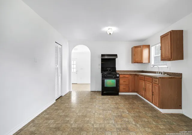 Photo 4 of Sale Pending at 5419 Marconi St, San Antonio, TX 78228 | MLS# 1890212 | Listing updated on 2025-10-07