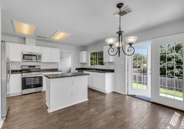 Photo 4 of Sale Pending at 7721 Avery, Live Oak, TX 78233 | MLS# 1890293 | Listing updated on 2025-11-18