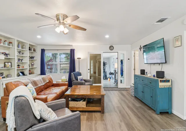 Photo 4 of Sale Pending at 274 Chesswood, San Antonio, TX 78228 | MLS# 1890348 | Listing updated on 2025-09-15