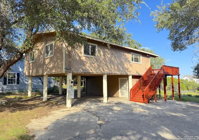 Photo 2 of Single family home for sale at 1560 Skyline Hills, Canyon Lake, TX 78133 | MLS# 1890374 | Listing updated on 2025-10-02