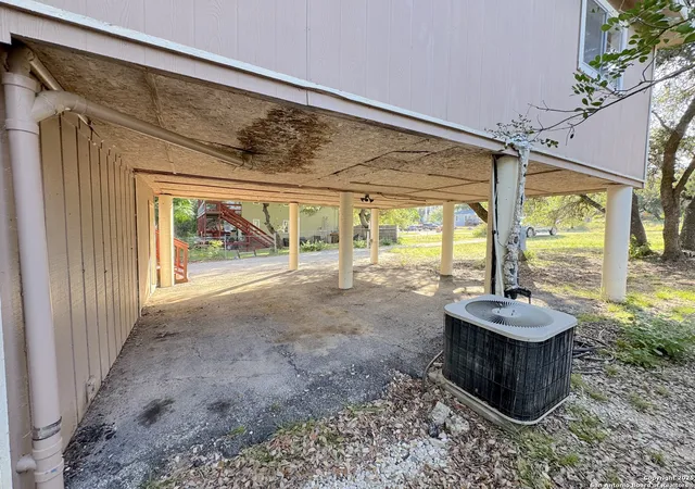 Photo 3 of Single family home for sale at 1560 Skyline Hills, Canyon Lake, TX 78133 | MLS# 1890374 | Listing updated on 2025-10-02
