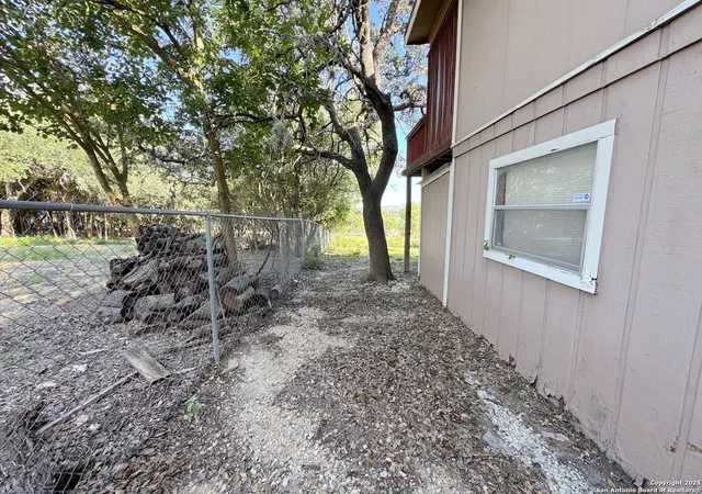 Photo 4 of Single family home for sale at 1560 Skyline Hills, Canyon Lake, TX 78133 | MLS# 1890374 | Listing updated on 2025-10-02