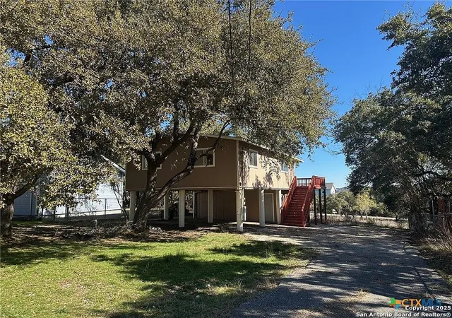 Photo 1 of Single family home for sale at 1560 Skyline Hills, Canyon Lake, TX 78133 | MLS# 1890374 | Listing updated on 2025-10-02