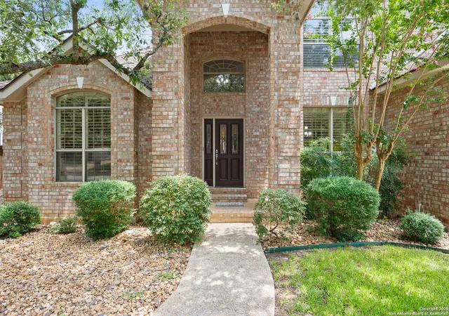 Photo 4 of Sale Pending at 17314 Fountain Blf, San Antonio, TX 78248 | MLS# 1890419 | Listing updated on 2025-11-16