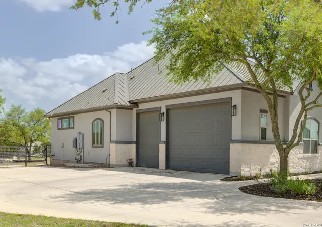 Photo 4 of Single family home for sale at 5716 High Forest, New Braunfels, TX 78132 | MLS# 1890448 | Listing updated on 2026-10-06