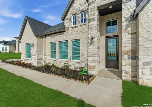 Photo 4 of Sale Pending at 8911 Arroyo Grv, San Antonio, TX 78263 | MLS# 1890538 | Listing updated on 2026-02-09