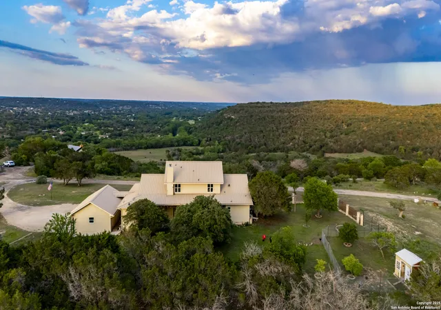 Photo 4 of Single family home for sale at 247 Huntleigh Rd, Ingram, TX 78025 | MLS# 1890576 | Listing updated on 2026-05-01