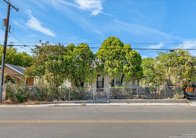 Photo 2 of Sale Pending at 3523 W Martin, San Antonio, TX 78207 | MLS# 1890629 | Listing updated on 2025-09-22