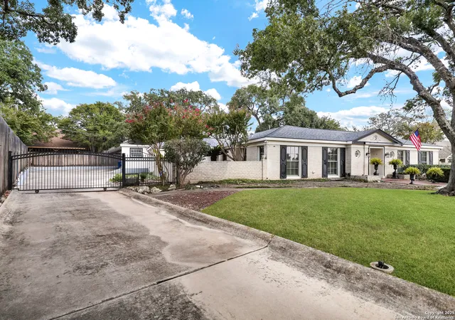 Photo 3 of Sale Pending at 510 Prinz, San Antonio, TX 78213 | MLS# 1890700 | Listing updated on 2026-04-14