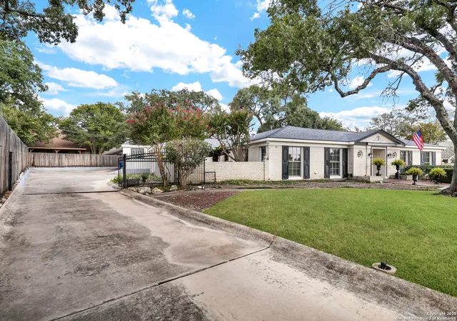 Photo 3 of Sale Pending at 510 Prinz, San Antonio, TX 78213 | MLS# 1890700 | Listing updated on 2026-04-14