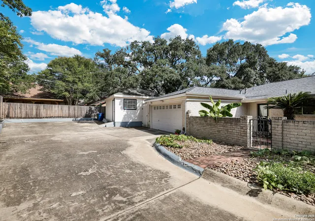 Photo 4 of Sale Pending at 510 Prinz, San Antonio, TX 78213 | MLS# 1890700 | Listing updated on 2026-04-14