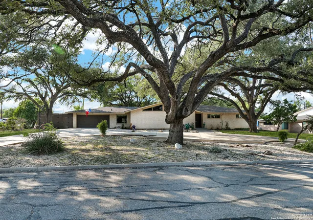 Photo 2 of Sale Pending at 101 Gardenview, San Antonio, TX 78213 | MLS# 1890706 | Listing updated on 2026-01-26