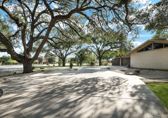 Photo 4 of Sale Pending at 101 Gardenview, San Antonio, TX 78213 | MLS# 1890706 | Listing updated on 2026-01-26