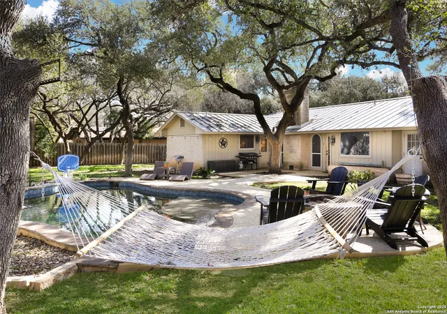 Photo 2 of Sale Pending at 333 Meadowbrook, San Antonio, TX 78232 | MLS# 1890874 | Listing updated on 2025-09-22