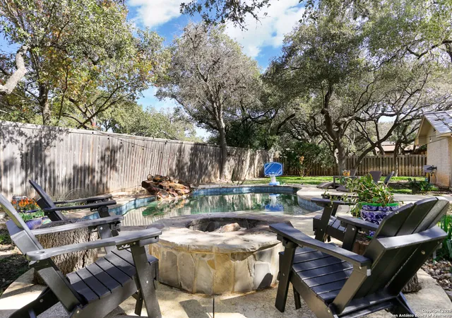 Photo 3 of Sale Pending at 333 Meadowbrook, San Antonio, TX 78232 | MLS# 1890874 | Listing updated on 2025-09-22