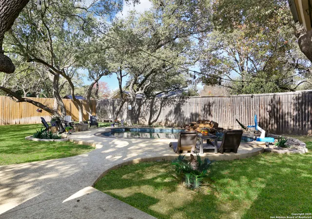 Photo 4 of Sale Pending at 333 Meadowbrook, San Antonio, TX 78232 | MLS# 1890874 | Listing updated on 2025-09-22